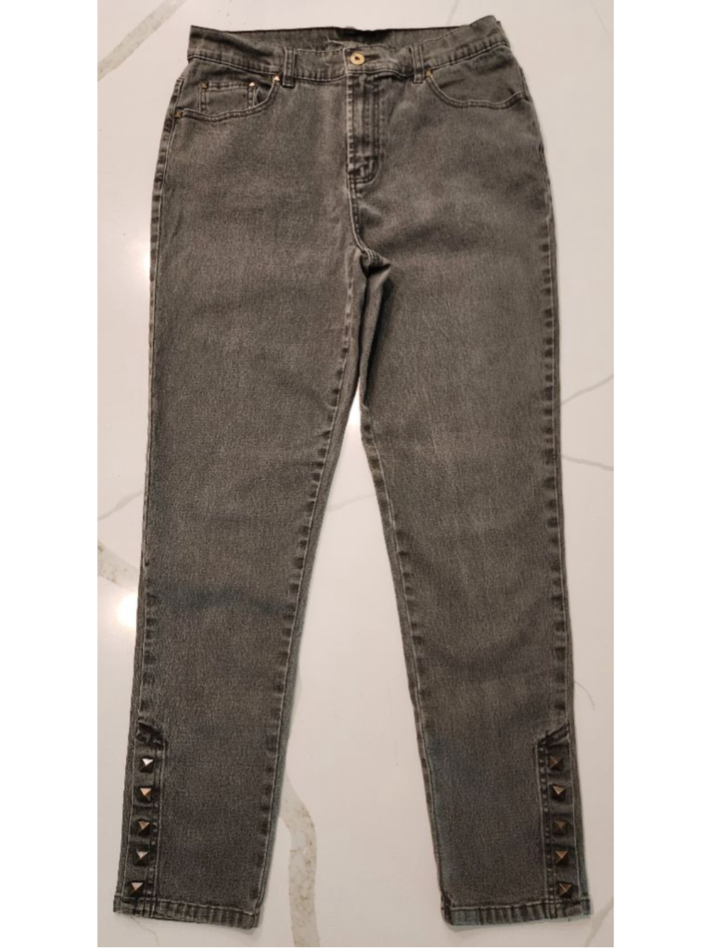 DG2 Diane Gilman Gray Studded Jeans Size 10 Acid Wash Straight Leg Pyramid Studs